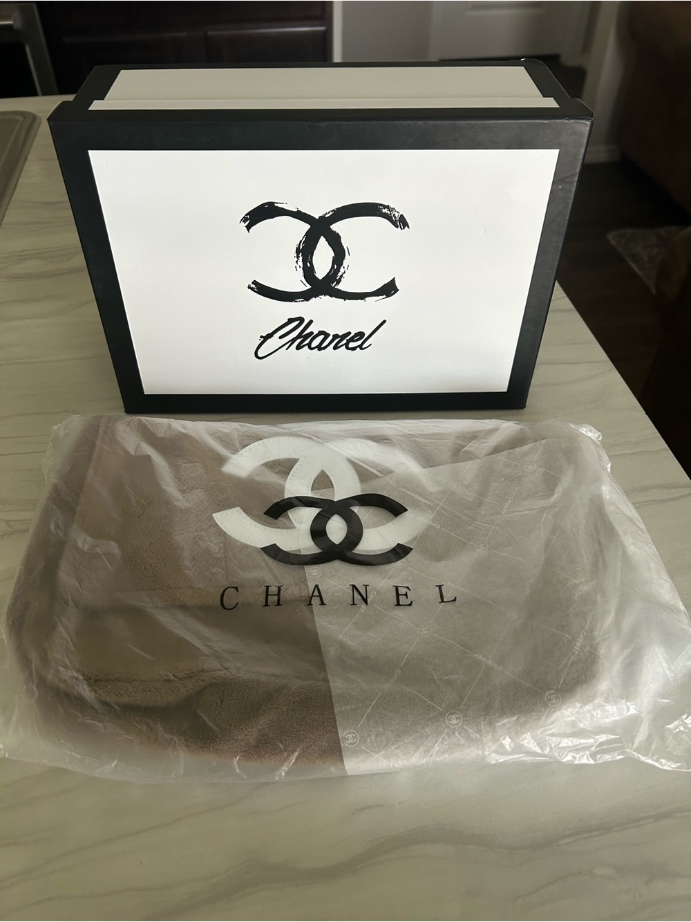 Chanel Women Bags Taupe Shoulder Bag with White CC Logo VIP GWP - Picture 9 of 10